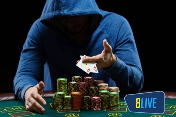 poker face la gi tim hieu tro choi Poker là sự kết hợp giữa 2 lá bài riêng và 5 lá bài chung